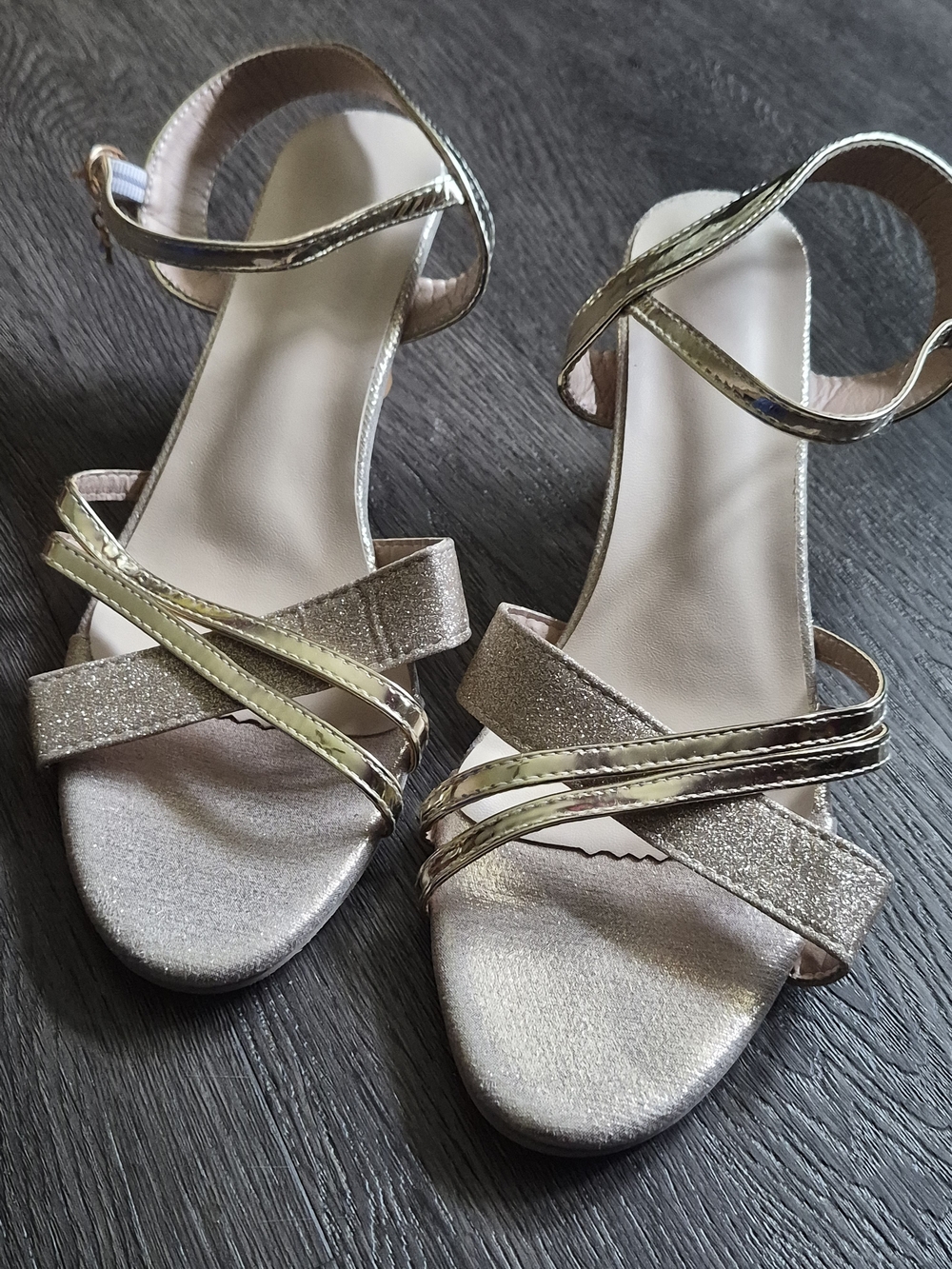 Elegant Women's Gold Strappy Sandals